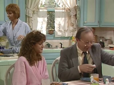 - We got a present for you, dad.
- For me? - ALF