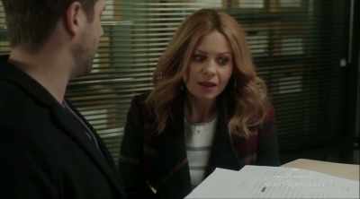We got an eyewitness
who saw Victor Hansen - Aurora Teagarden Mysteries: An Inheritance to Die For