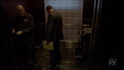 We got an outside contractor.
Let's keep eyes on him. - The Strain