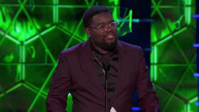 We got Dennis Rodman here,
which I don't wanna talk about, - Comedy Central Roast of Bruce Willis