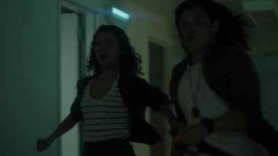 We got to move. - The Gifted
