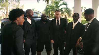 -We got on Luther's old outfits...
-And Luther's old music. - Back on the Strip