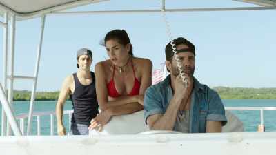 We got one more buoy
and we gotta put the bait - 5 Headed Shark Attack