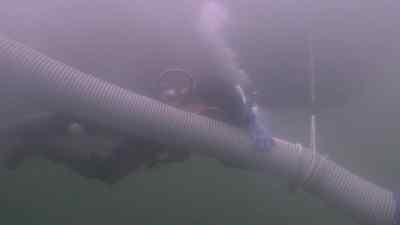 We got our diver down. - Bering Sea Gold