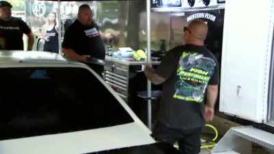 We got pull it out
of the red car, - Street Outlaws No Prep Kings Team Attack