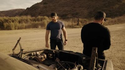 We got to scrub the vehicle.
Davis is sending a pickup. - SEAL Team