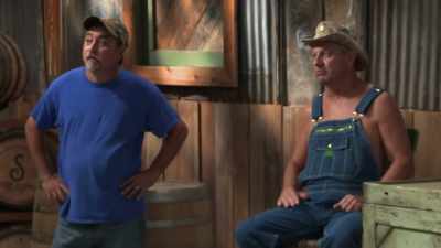 We got some professional
moonshiners here - Moonshiners: Master Distiller
