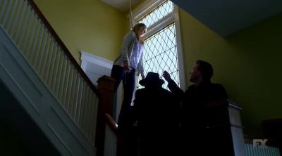- We gotta get her down.
- Wait. - The Strain
