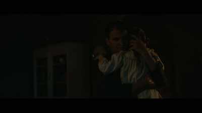 - We gotta get liquid down 'em.
- (ISABELLE CRYING) - Mudbound