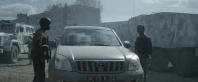 -We gotta get to the clinic.
-[Miller] Keep your eyes open. - Outside the Wire