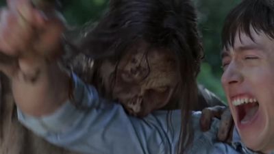 We gotta go. Leave the wagon! - The Walking Dead