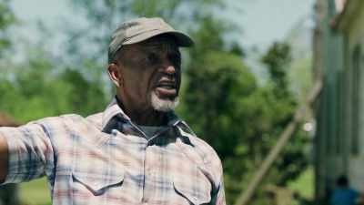 We have 200 acres to cover. - Queen Sugar