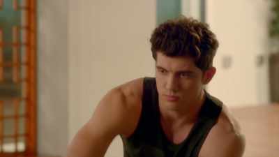 We have a dance rehearsal.
Right now. - Famous in Love