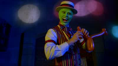 We have a giraffe. - The Mask