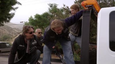 We have a plan here?
Ask the old man. - Sons of Anarchy