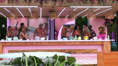 >> WE HAVE A WINNER. - Love Island