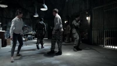 We have to get
out of here now! - Arrow
