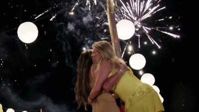 We have girls hugging,
singing, dancing. - The Real Housewives Ultimate Girls Trip