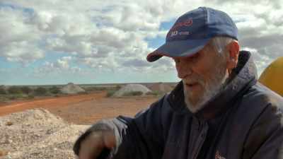 We have another place already.
I know there's money here, - Outback Opal Hunters