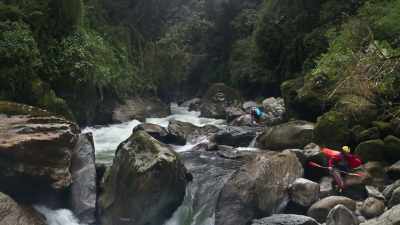 We hit this relatively short
section of river, - Edge of the Earth