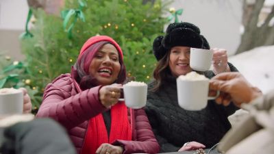 We houden van je.
- Proost, allemaal. - Wham!: Last Christmas Unwrapped