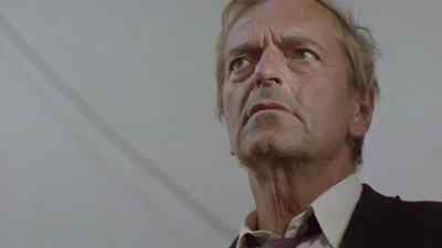We just want to have
a little talk with you. - Women in Cellblock 9