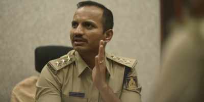 We know who you were
talking with on your laptop, - Crime Stories: India Detectives