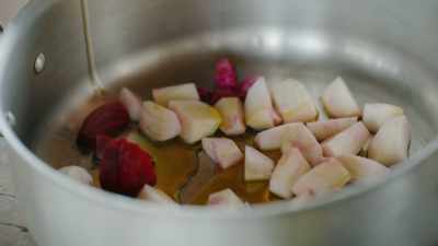 We leave the beets
to roast slowly - Eva Longoria: Searching for Mexico