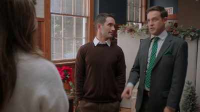 We love you, Max, but
if you make us choose, - Christmas Unleashed