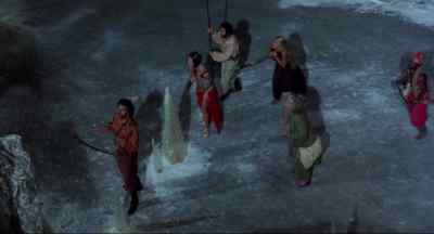 - We must act at once!
- The cage... and the chains! - Sinbad and the Eye of the Tiger