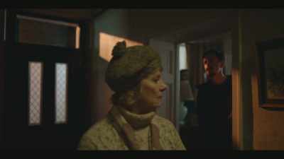 We need a room.
One room? Please. - Passenger