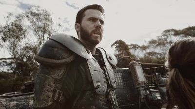 We need to find a zombie fast - Wyrmwood: Road of the Dead