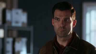We need to find out who
could have wanted Elliot dead, - Chronicle Mysteries: The Deep End