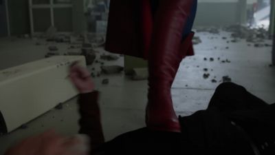 We need to get the staff. - Supergirl