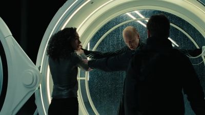 We need to help him.
Get him down. - Westworld