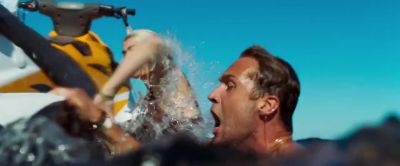 We need help! Somebody help!
Tom! - Shark Bait