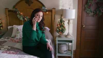 We need you here, Julia.
Well, I'll be back next week, - The Christmas Listing