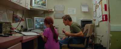 We need to hide, we need to hide.
We need to hide. Go, go, go, go. - The Florida Project