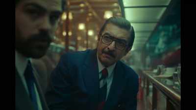 - We need to look elsewhere.
- Where? Law school? - Argentina, 1985