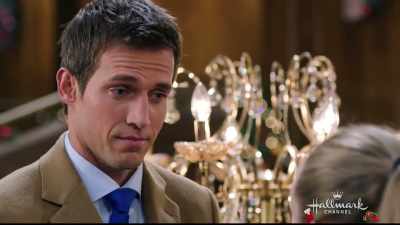 - We need to pick one out first.
- Yes! Can Katie come? - Christmas at the Palace