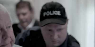 We need to push that cabinet
out on the other side, - Hatton Garden: The Heist