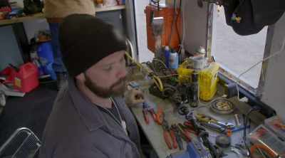 We need to rerig and rewire
our hardwired dive light. - Sewer Divers