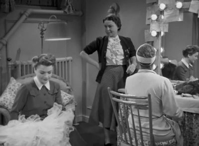 We now got everything a dressing room needs except a basketball hoop - All About Eve