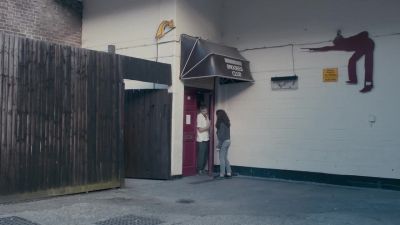 We open at 3:00, not before. - Glue