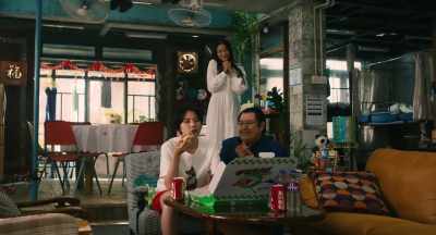 We posed as lovers in a scam.
That's all. - The Confidence Man JP - The Movie -