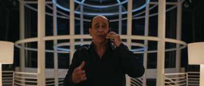 We even provide you with the cell phone.
A technician will explain how to use it. - Loro 1