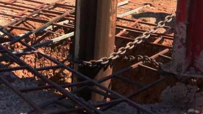 We had quite a heavy-duty chain, - Outback Opal Hunters