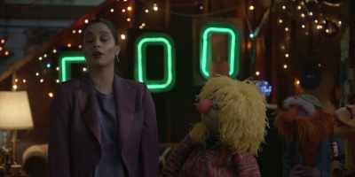 - We really don't need Paul McCartney.
- (CELL PHONE VIBRATING) - The Muppets Mayhem