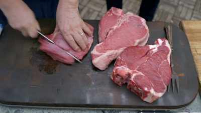 We'’re starting with
the Chianina beef, - Stanley Tucci: Searching for Italy