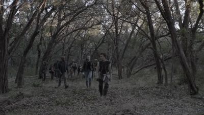 We saw them here a few weeks ago.
They had weapons, uniforms. - Fear the Walking Dead
